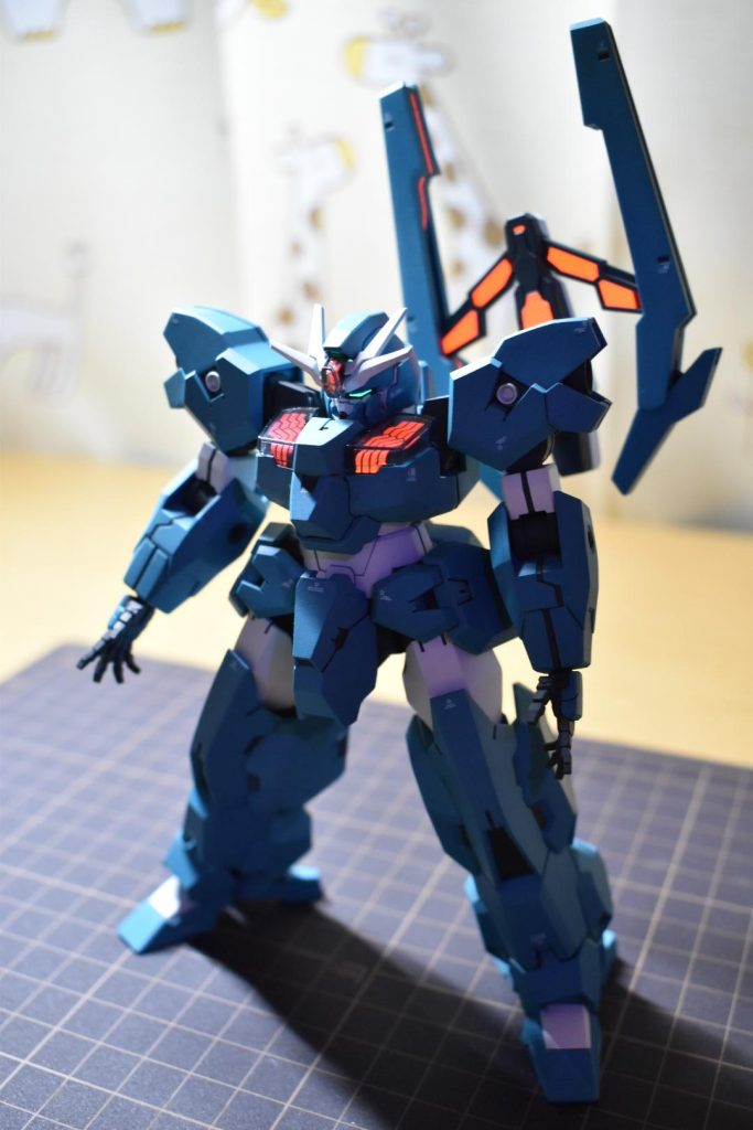 ルブリスウルにブラックライト（UVライト）を当てるとシェルユニットやツインアイなどが発光します！やっぱりシェルユニットは光った方がカッコいい！今回はシェルユニットもエアリアルみたいなインモールド成形のパーツではなく、普通のパーツだったので簡単だった！