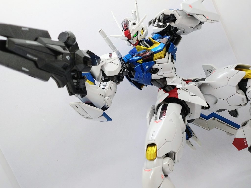 フルメカニクスは初めて作りましたが、MGと比べてパーツが少なく塗装もしやすかったです。