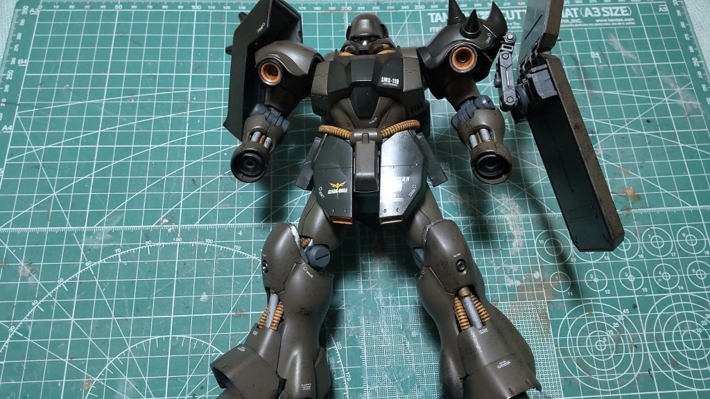 正面から見るとこんな感じ。シールドの装着方法以外はバランスはいじってません。…いやだってあんなゴツいシールドを腕に着けるとか流石に物理法則無視してるかなーと。…カッコイイけどさw