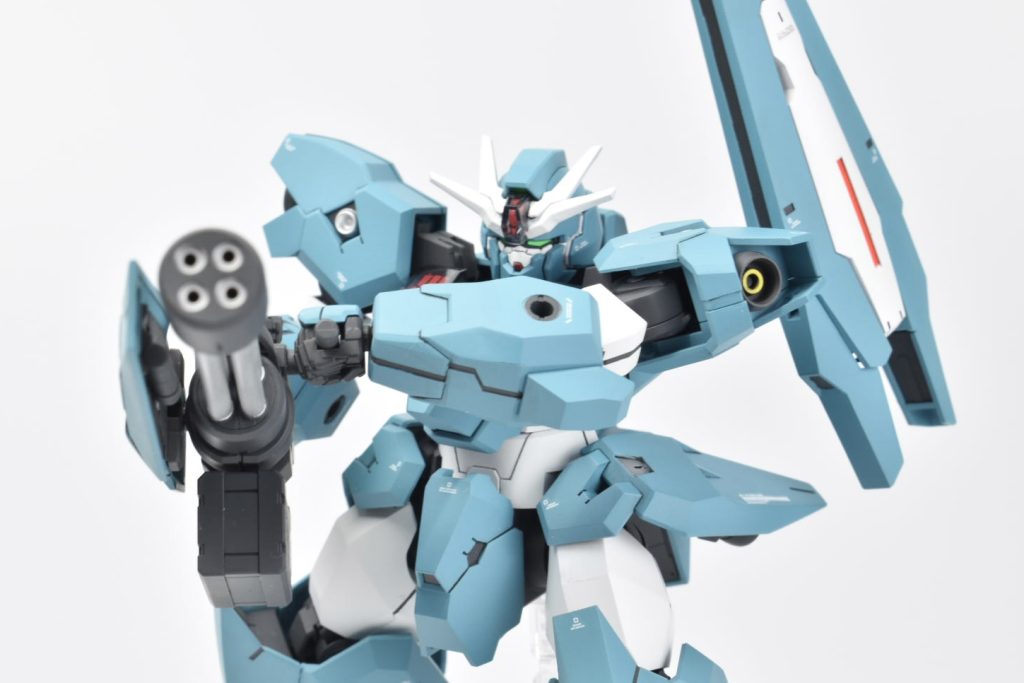 ガトリングを構えるルブリスウル！やっぱりルブリスウルといえばガトリングだよね！まとめると、水星の魔女の中でも比較的角ばったMSだったので、面出しやエッジ出しがすごくしやすく、作りがいのあるガンプラでした！詳しくはブログで紹介しているので、気になる方はぜひご覧ください！最後までご覧いただきありがとうございます😊