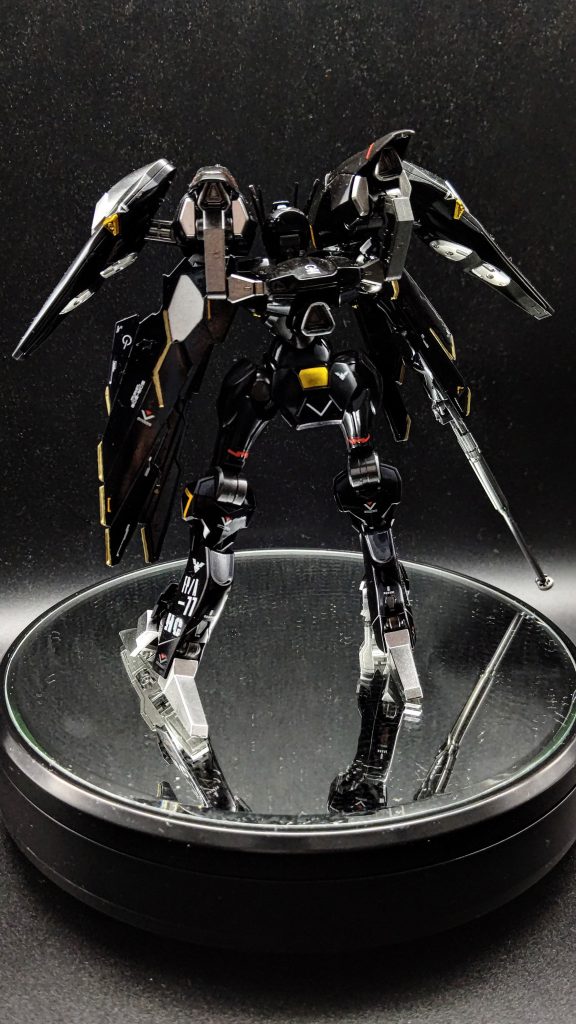 塗装はプリズムブルーブラックを使用したんですが撹拌不足でほぼ真っ黒になってしまいました。ちゃんと棒でかき混ぜないとダメなんですね。勉強になりました。しかし気に入ってはいます笑光沢コートしたらイイ感じのツヤになりました。