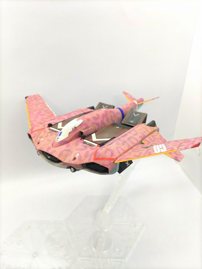 期待に胸を弾ませ、検索したら…英国のJeepにおっさんが運転している、模型のパッケージが出てきました😮‍💨赤みを強くしまして、迷彩風にしてみました😆ビールを飲んでいたら、焼き肉が食べたくなったので、肉のようになりました🤤ミノフスキー粒子の無い世界なので、逆に目立ってしまいますな…🙄