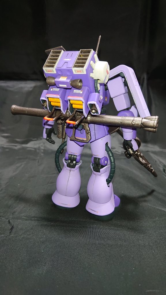 逆サイド側。カラーリングはホワイトとパープルの混色比率変えた2トーンで塗ってみました。