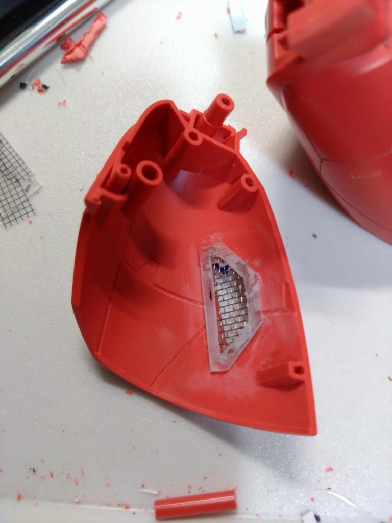 メッシュは100均のアクすくいの網を切り取り縁をプラ板張って隠してます。