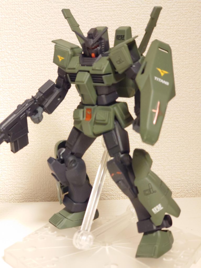 肩、胸、腰、膝、つま先の装甲アップ。