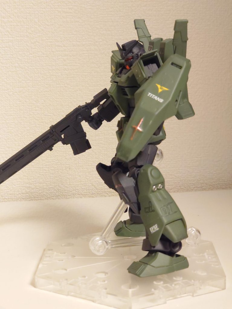 シールドも邪魔にならない小さめなハイザック仕様。後にマークⅡの伸縮タイプの原型となる。