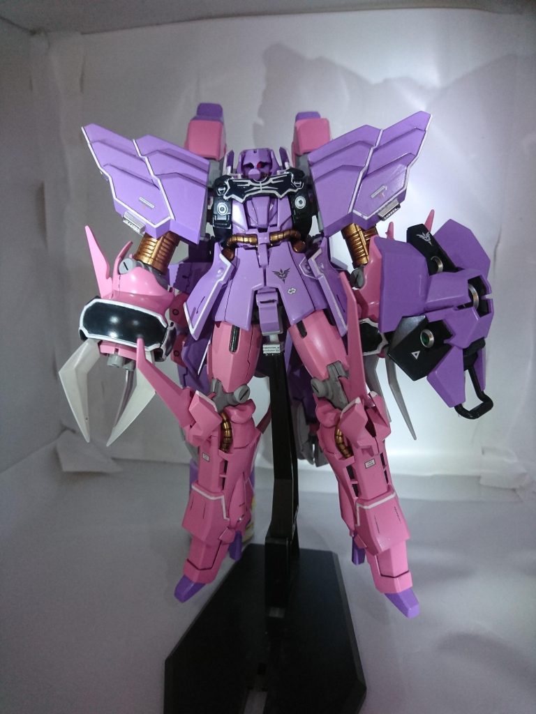 最後に、自分的に一番の残念ポイントが、モノアイとエングレービング。胸のエングレービングと、モノアイは付属シールで済ませてしまったこと。クシャトリヤもシナンジュも作る予定なので、勉強と思って、リベンジしたいと思います。最後までご覧いただきありがとうございます。 