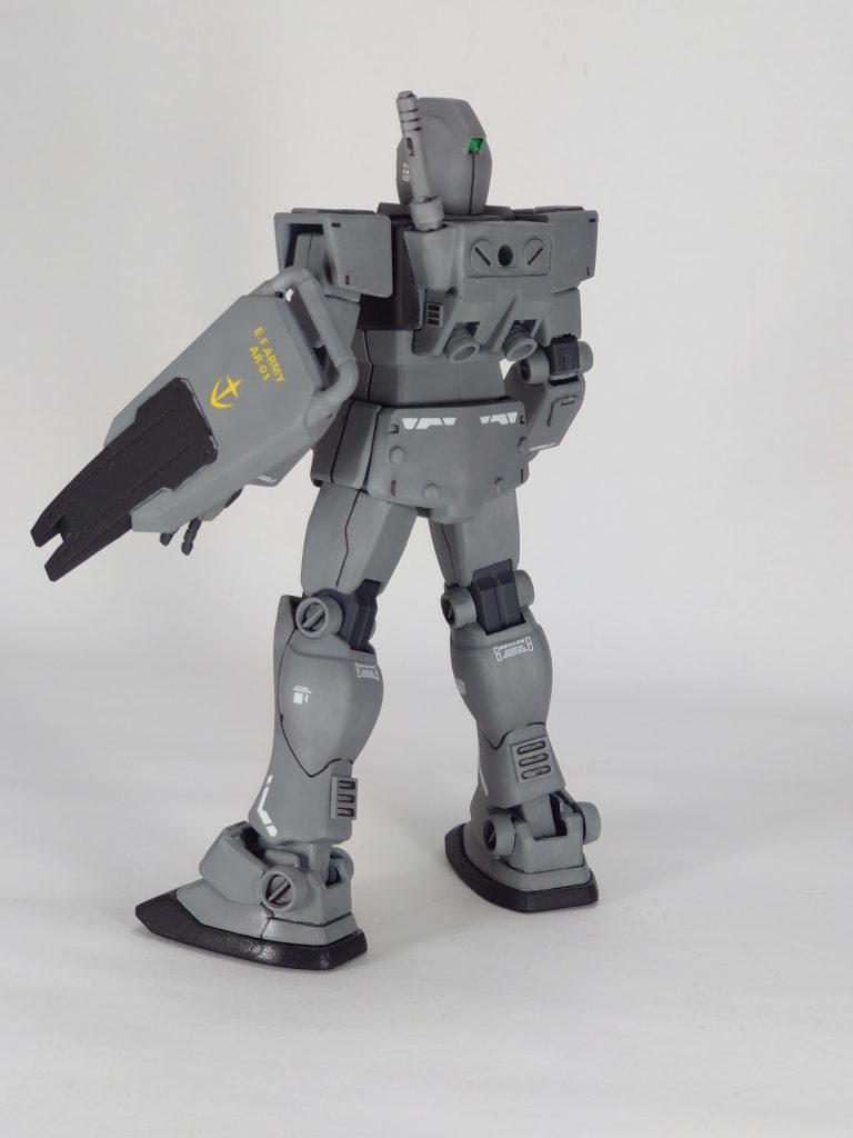 先ずはジム制作は、エアブラシ塗装・一部缶スプレー塗装・一部筆塗り・合わせ目消し・ディテールアップパーツ追加・少しスジ彫り・スミ入れ・水転写デカール・つや消しトップコートといった感じです。