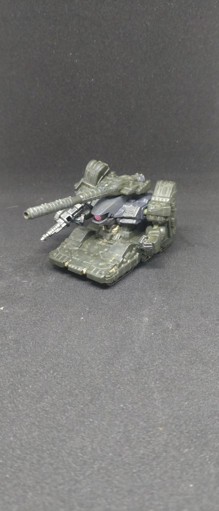 ぱかーんと開いてパイロットの人形乗せれた気がしますが～塗装したらくっついた!!開かない(⁠´⁠；⁠ω⁠；⁠｀⁠)