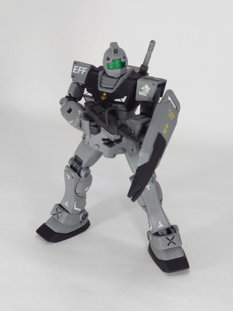 実はこのジム、一年位前に完成していたのですが出来栄えにイマイチ納得できなかったため、投稿はせずにそのまま保管していました。今回、後述の量産型ガンキャノンを制作するにあたって、せっかくならこのジムも一緒に出したいなと思い、水転写デカール等で多少修正を加えて投稿してみました。