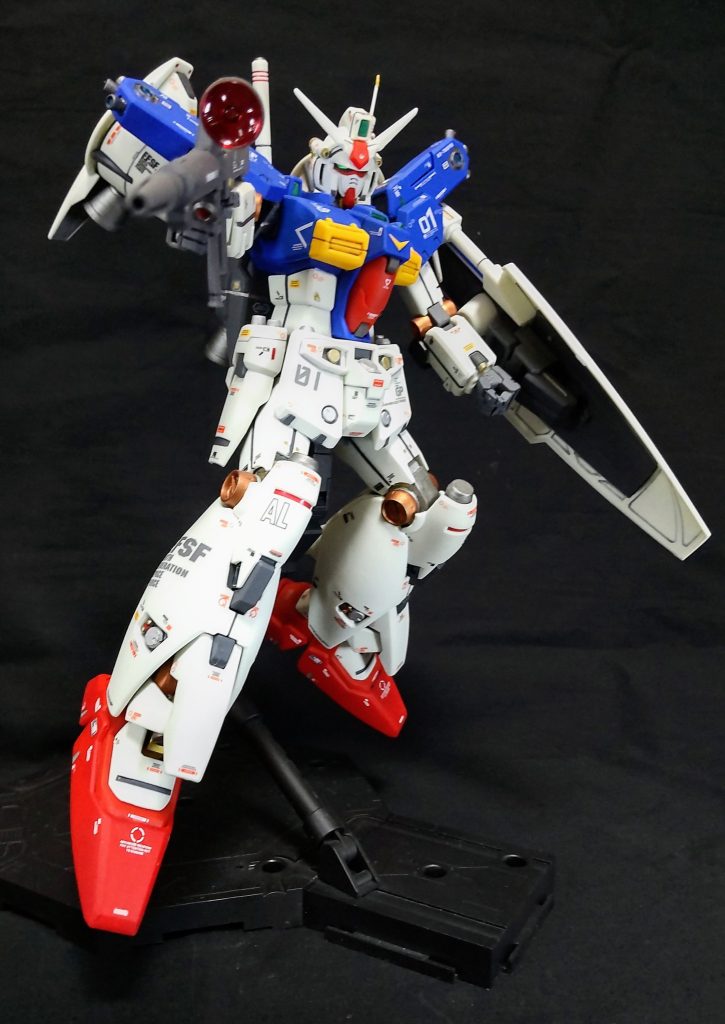 ビームライフルと腕部に100均ネオジム磁石を仕込んでますのでポロリがなくビームライフルを構えることが出来ます。