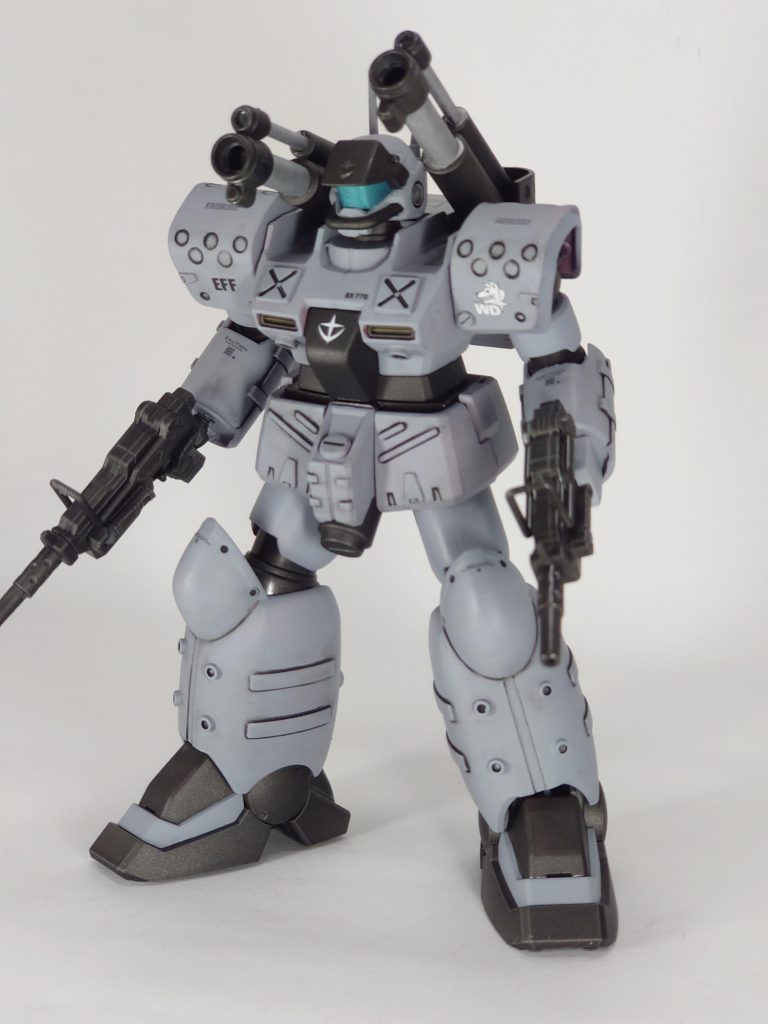 キャノン展開状態このガンキャノンを制作するにあたって、一番こだわったのは100mmマシンガンを二丁持たせる事でした。ジムの分のマシンガンも確保しなければならなかったので、ウチの陸ガンやら陸ジムからは軒並マシンガンが取り上げられてます😅