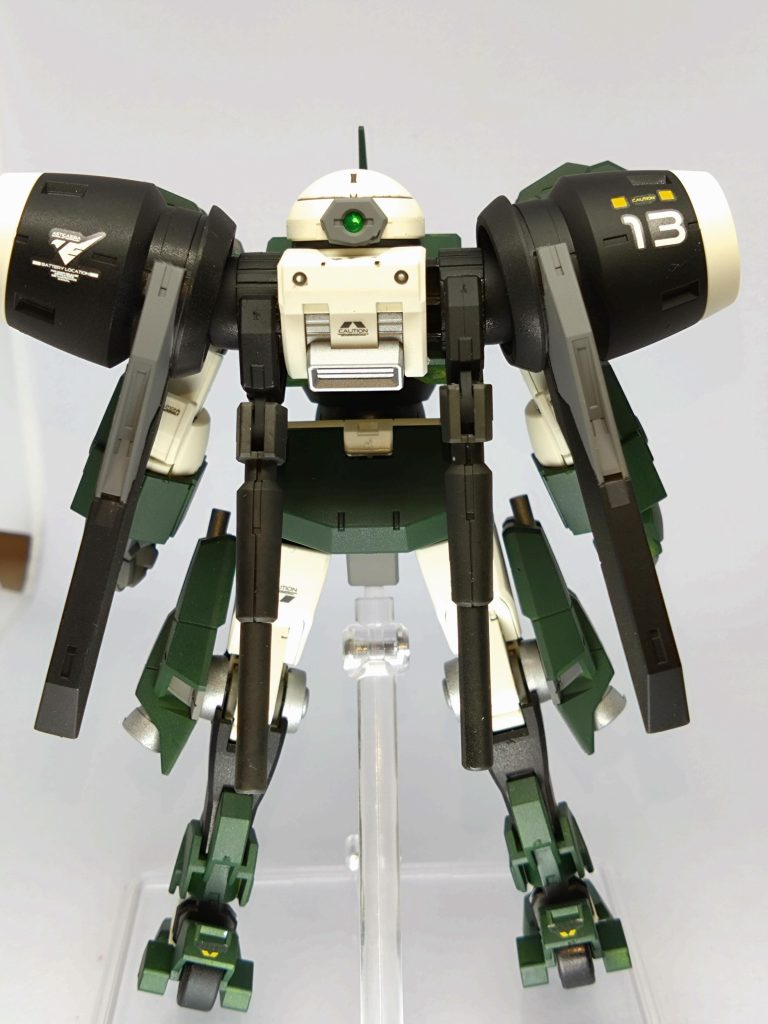 バックショット。R2D2とか色々想像しちゃいますね。デカールは余ってたデミのです。番号に深い意味はありません