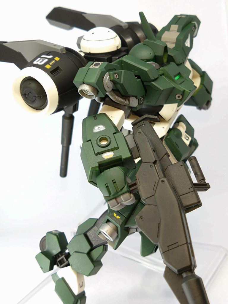 スジ掘りとか出来ないのであんまりスミ入れするとこ無かった。デカールも公式がわからないので適当です。