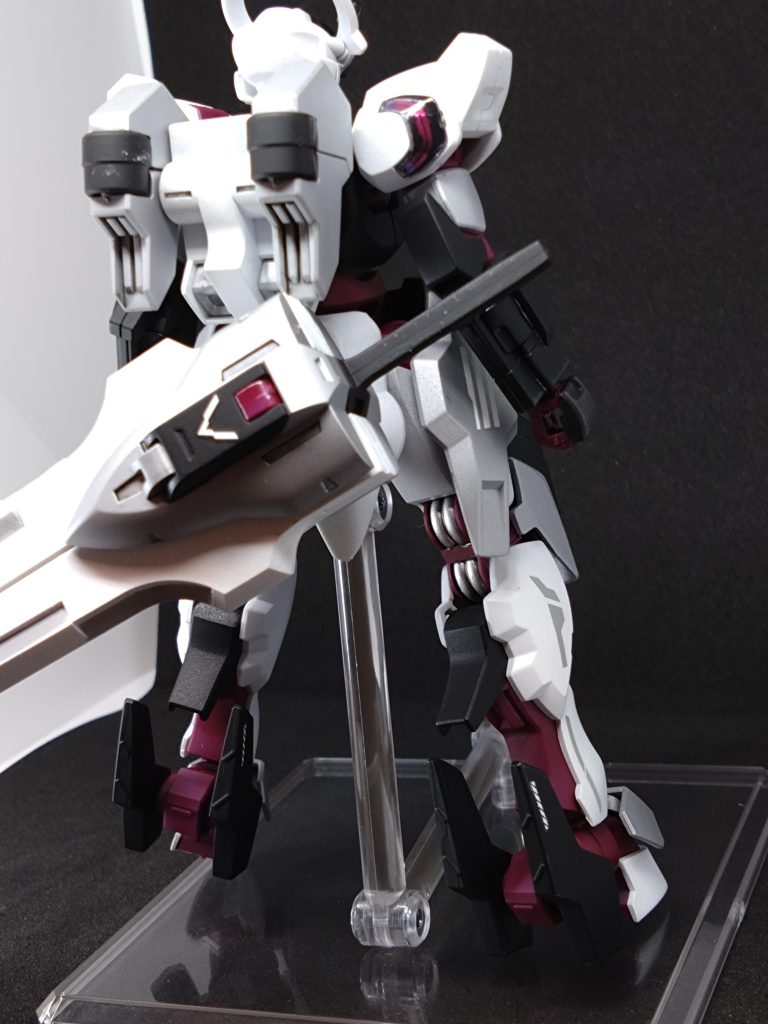 バックショット。デカールは使う予定のない（泣）グエルディランザのをあちこち勝手に貼り付けました。