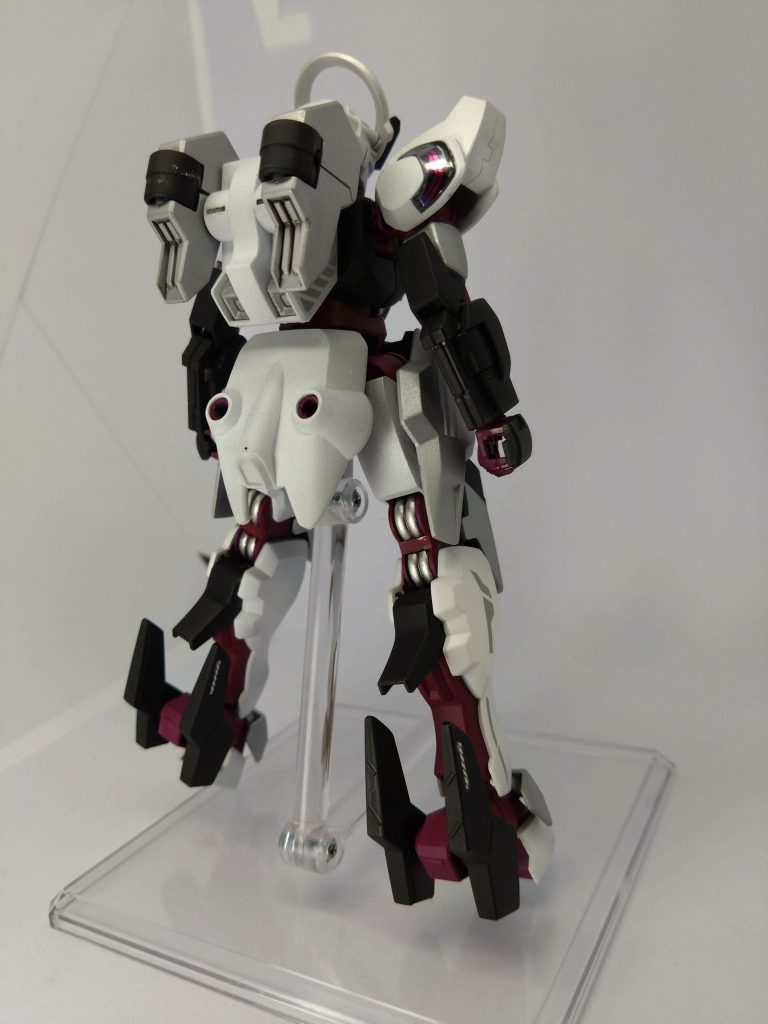 背景白だと見づらいのですが今回は写真にも苦戦した為白黒両方撮ります。