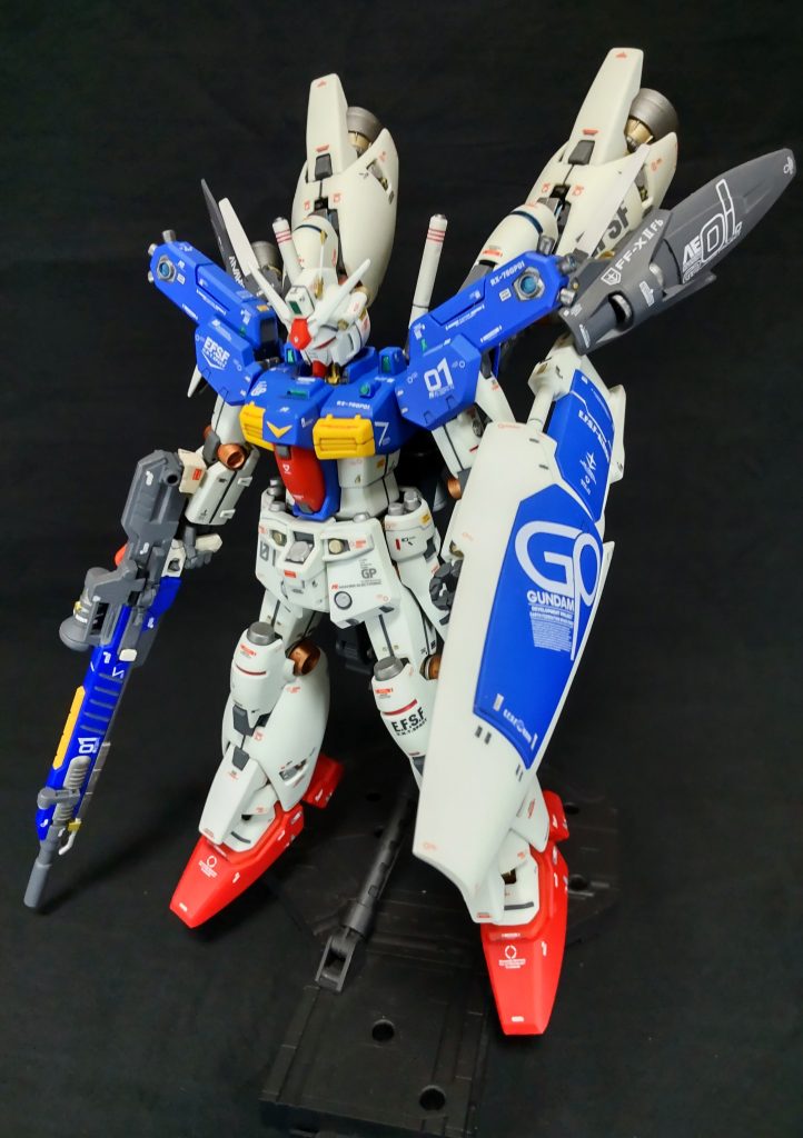 GP01-Fbの追加装備といえばロングビームライフルということでガンダム4号機メガビームランチャーを加工して持たせました。持たせてみると「ゲルググイェーガーみたい」ということで狙撃仕様としました。ルンガ沖砲撃戦、私はゲームで知りました。1/100サイズのGP01のロングビームライフルは発売されてない😭。