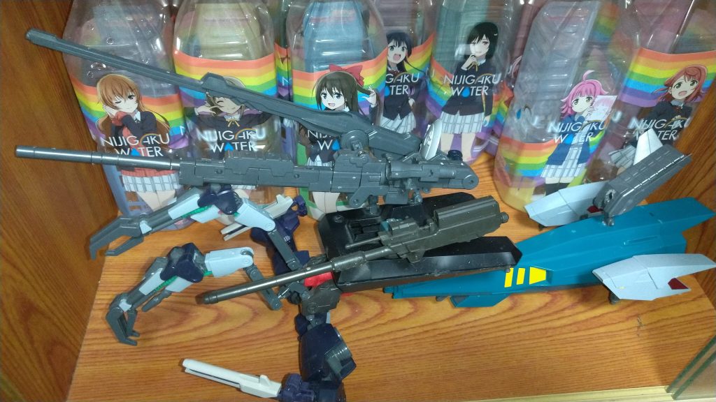 シュテルクスト・ユニット(単機)シュテルクスト単機でもAIの制御によりある程度の航行、攻撃、索敵が可能。武装は中央の680mmキャノン砲、右側の大型ビームキャノン砲(オーバーウェルム)メガ粒子砲×2、ファンネル・ミサイルポッド、滑空砲、バイアラン・アーム、Iフィールド発生装置×2、大型レドーム