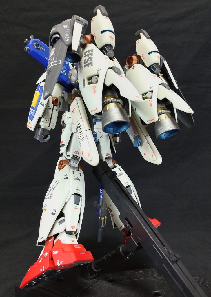 下から煽りのアングル、このアングルがお気に入り😍。