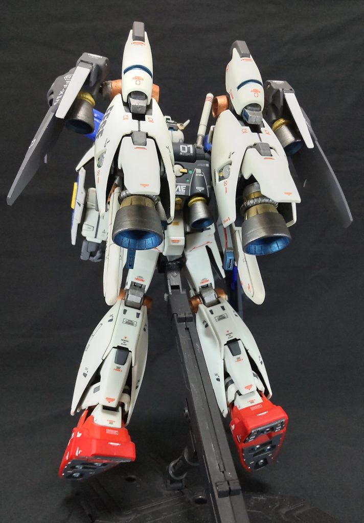 バーニア格納状態、トールギスみたい。ほぼGP01-fbの脚そのままですね😃。