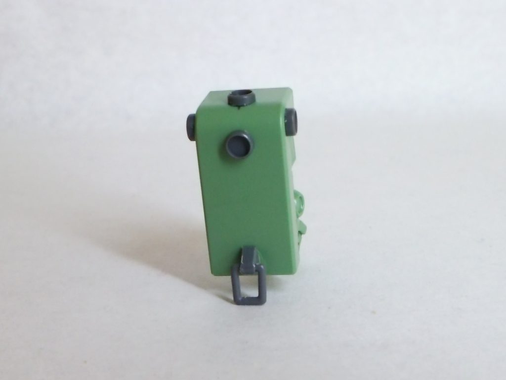 全体的にあるバーニアが特徴ですね。まずはシールド辺りから。コトブキヤさんから拝借していますね。