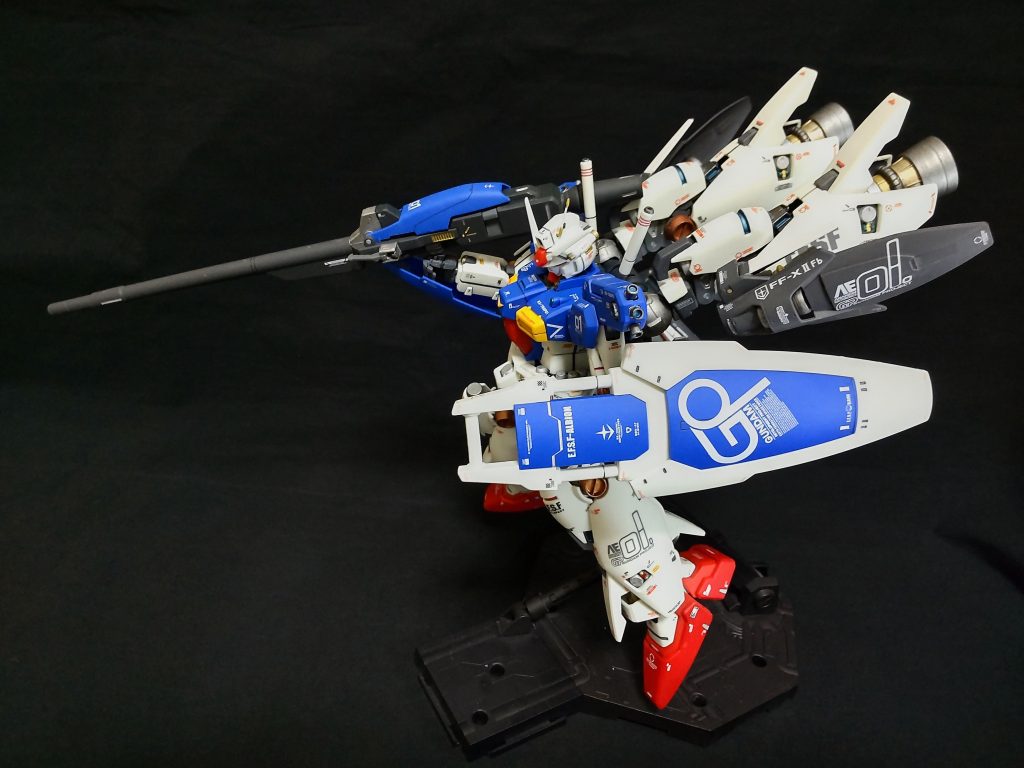 強襲(突撃)仕様、高出力のバーニアで迎撃体制が整う前に一気に敵陣に突撃します。