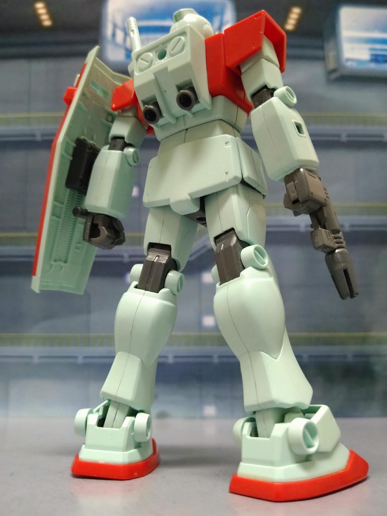 …そこで……🤔どうせ手間かけて作るのなら〘一見素組みに見えるげど、色々なポージングができるジム〙作ろう！😁と思い付きました!🤩〘これはいい事思い付いた！🤭〙〘よし…きっと何とかなるだろう…🤔〙……と言う事で…今回の改造は……..……☆《今回の目標》☆……🤭〘見た目は素組みの動くやつ〜！！😆〙.　　　..……に挑戦致しました！🤩『これは楽しそう！🤭』…とオッサン１人で大はしゃぎ！🥳大盛り上がりでございます!!😝私、結構ポージングの為、可動改造するのですが今回はプロポーションだけでなくディテールも見た目を前作のジムと同じ様にしなければならなかったのでヒジ関節、ヒザ関節もプラバン製作せずキットのパーツを使っての可動…🤔可動位置の調整など…難しいかも……🧐……とは思いましたがとりあえず挑戦！😕……あと…仕事の方も大分落ち着いては来ましたが、まだもう少し…ガンプラ製作の時間作る事が難しく…できるだけシンプル端的になるように🤔研究製作する事と致しました！🤗ｶﾞﾝﾊﾞﾙ. プラバン製作しませんので今回の可動軸は《KOTOBUKIYA》さんの〘ABSﾕﾆｯﾄ01 Tｼﾞｮｲﾝﾄ　❲ｸﾞﾚｰ❳〙をメインにして可動製作考えて行きました…🤔..