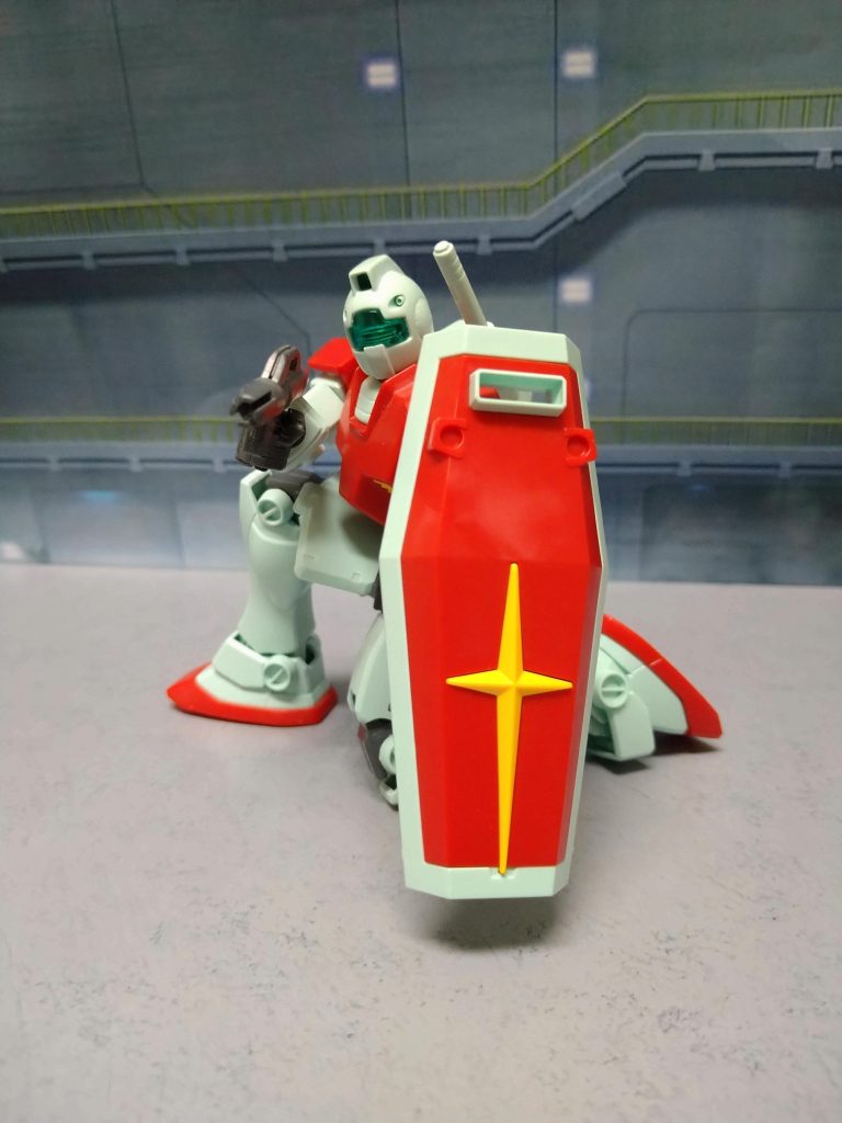 今回フロントアーマーの分割しなかったので、仕方ないのですが、見る角度によりちょっとジムさん恥ずかしいかも…🤭でも私的にはこれはこれでそこまでカッコ悪い訳でもなく何だかジムっぽいと感じアリかなと思いましたので良かったと思います！😚.