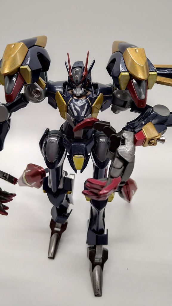 ハンドパーツはコトブキヤさんのアクトナックルを使用しています。腕のバーニア部分は、他のガンプラの余った部分を加工して付けました。