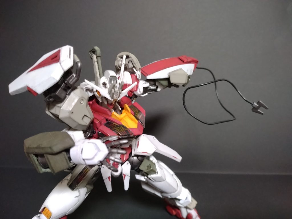 ワイヤーアンカー射出。アンカー先端はレギンレイズ(ジュリエッタ機)の装備であるツインパイルを使ってます。