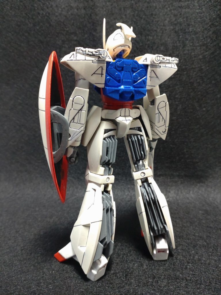 ターンエーはモールドが細かいので、彫り直しと墨入れに時間が掛かりました。塗装は水性ホビーカラーでの筆塗りです♪