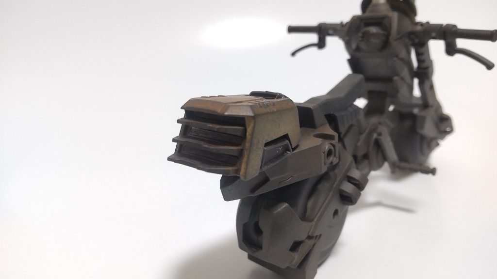 後部にはなんとなくスラスターユニットをポン付け…あ、一応僕の中ではミノフスキークラフトって事になってます。