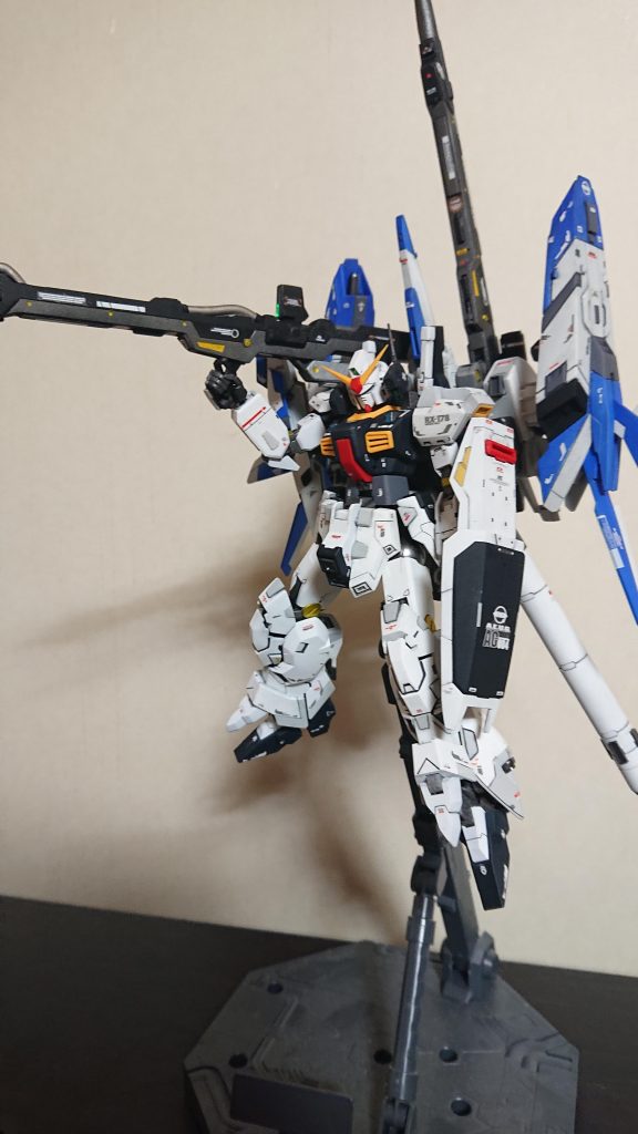 ガンダムMk-Ⅱは短足なので、ムーンガンダムの足に変更しました。