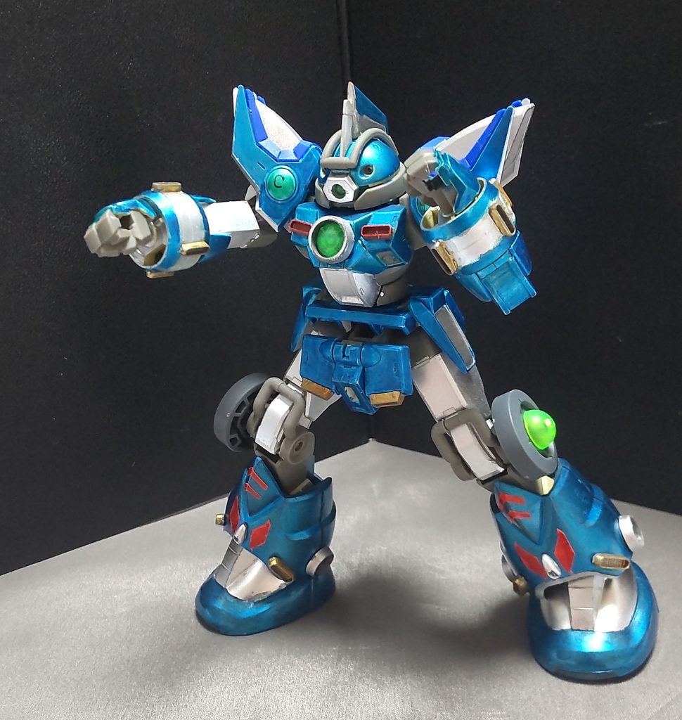 攻撃方法は格闘による接近戦のみであるが、そのパワーは他のデミシリーズとは比べ物にならない位強化されている。※頭部にあるビームバルカン部分はセンサーライトである。そもそも鉄人28号に飛び道具は必要ない。