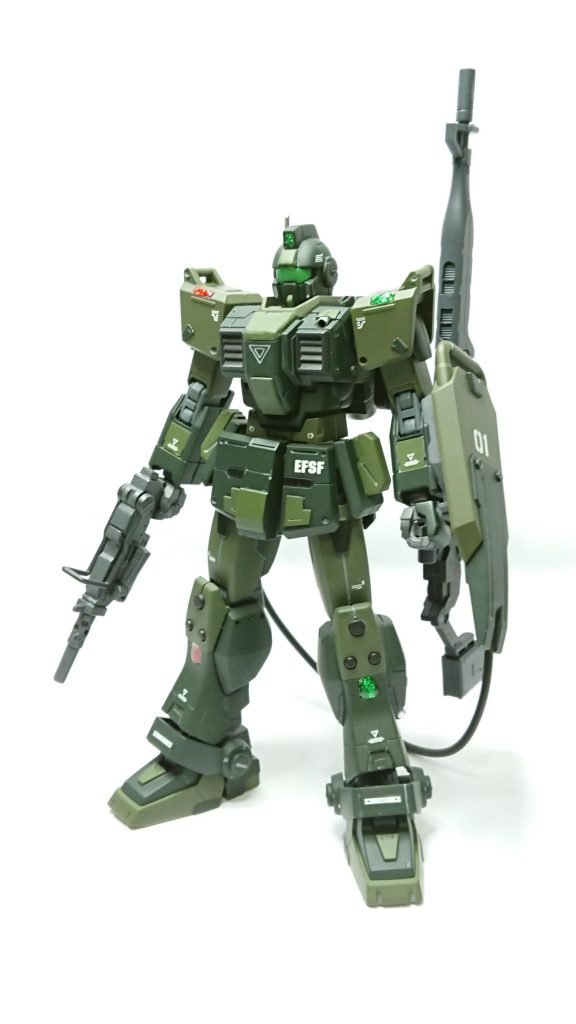 ジムスナイパーのイメージを崩さないようにしつつディテールアップ。カラーも有視界戦闘でバレないような迷彩風に仕上げました。