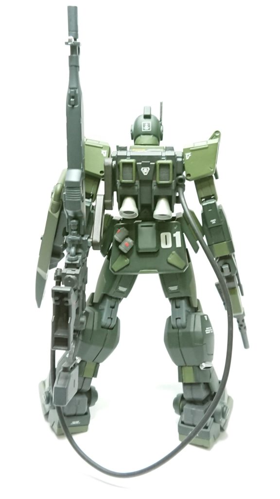 マーキング等は正面に貼りすぎると敵にバレると思い少なめ。追加武装として腰部左後ろに自作ハンドグレネードを着けました。