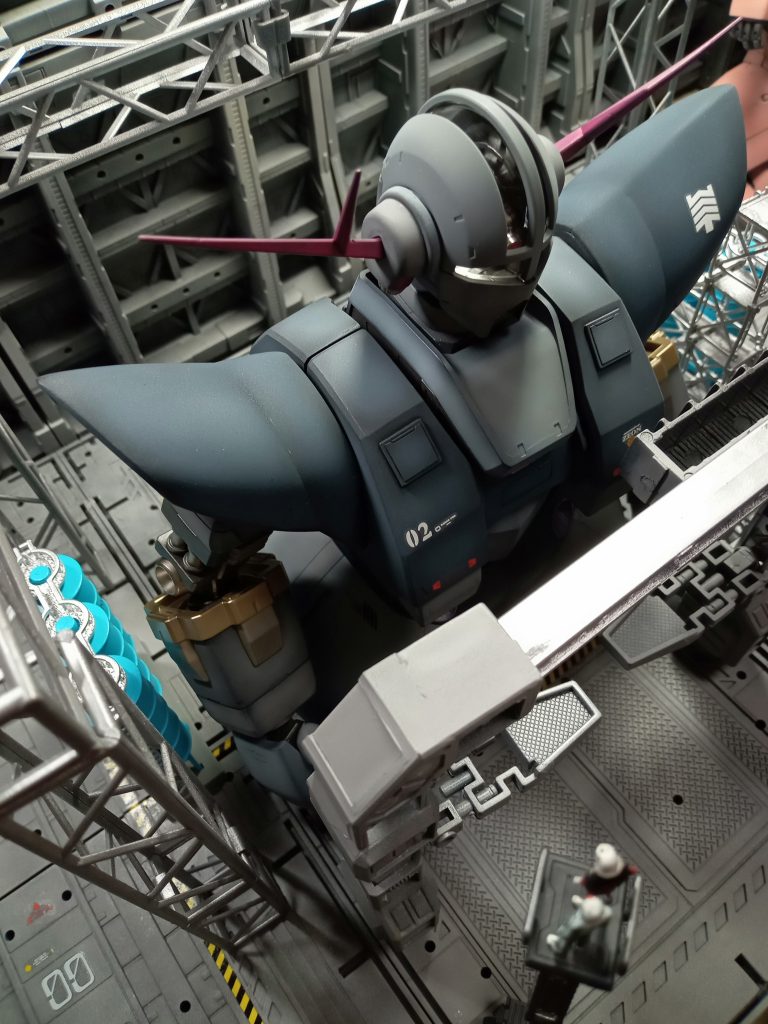 整備兵『80%！？冗談じゃありません！現状でジオングの性能は100%出せます!』 シャア大佐『足は付いていない』 整備兵『あんなの飾りです！偉い人にはそれがわからんのですよ』