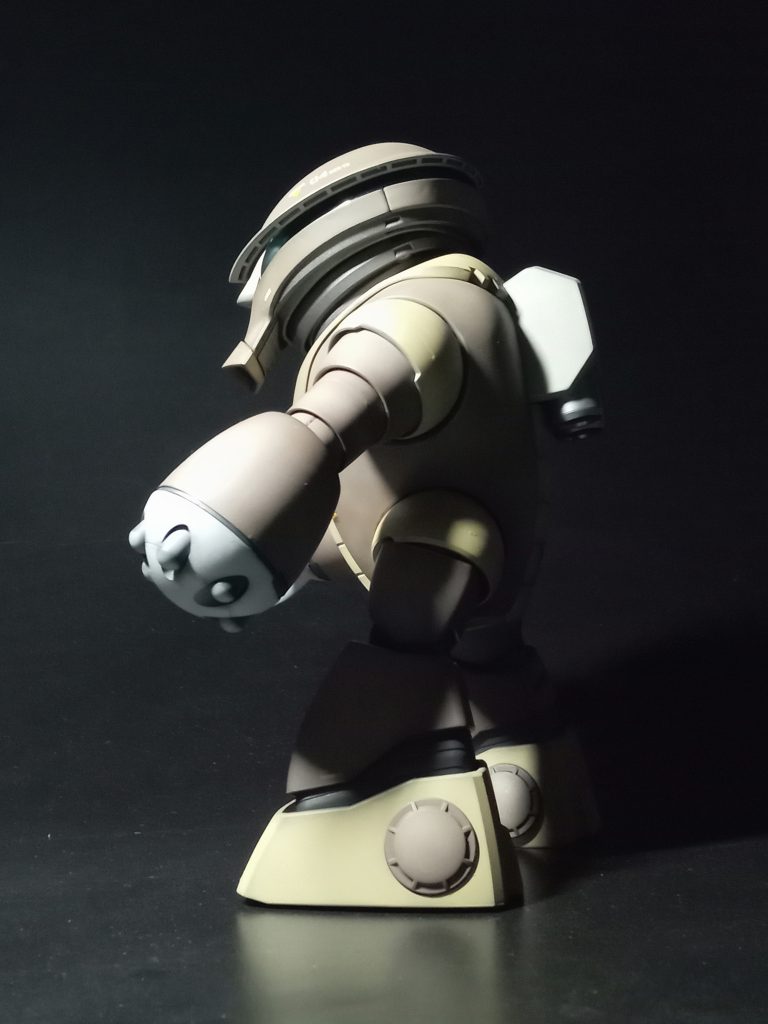 ジオン軍の水泳部の1つ、アッガイです。可愛い系で人気のあるMSという括りがファーストガンダム世代の私には今イチであり、なんとかカッコいいアッガイを表現できたかなと作ったのがコチラでした（笑）