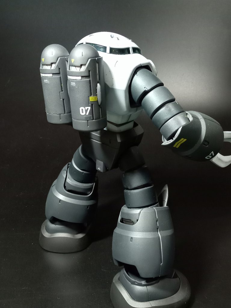 この機体は珍しくグラデーションを掛けずに仕上げています。また量産型っぽさを出すのにダクト周囲等に軽いウェザリングを施してます。