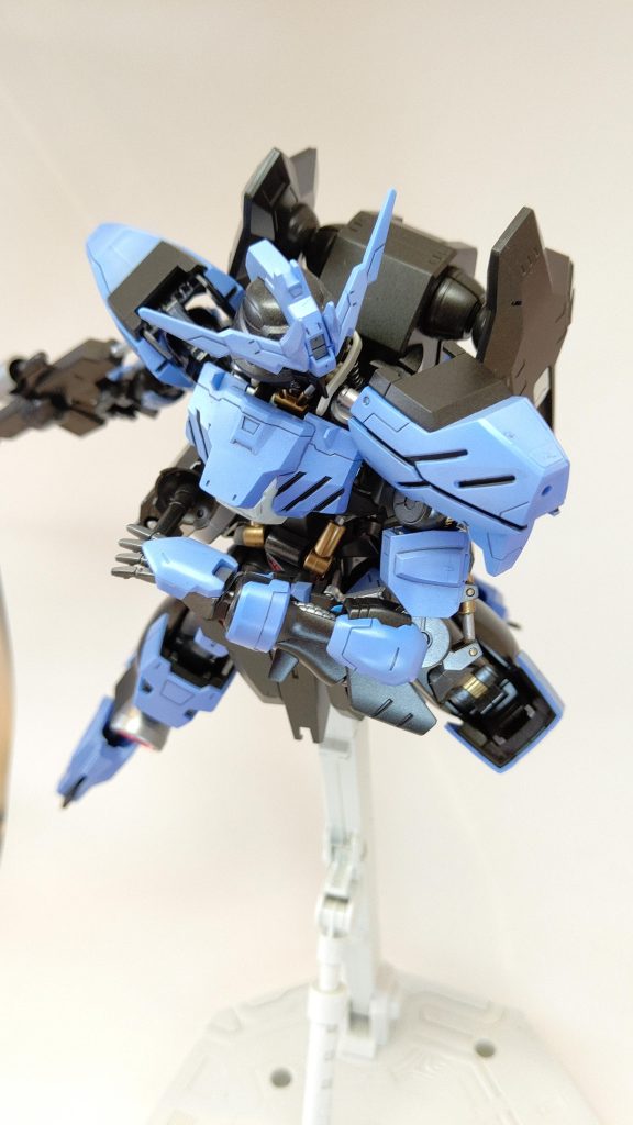以上、フルメカニクスのガンダムヴィダールでした!エアブラシの全塗装を始めてまだ間もない頃に作ったものなので今となっては改善点が多々見受けられる出来栄えとなっておりますが、自分への戒めとして投稿させてもらいました!それではまた~