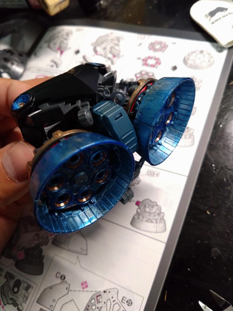 サクッと組んで軽い部分塗装でもRGはカッコイイから！と、このあたりは思ってましたわ。