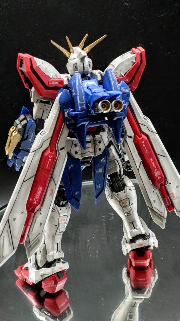 バーニアの内側だけ金色で塗装しました脚のパーツ分割が秀逸で本当にカッコいいですね✨ゴッドガンダムはスラッとした脚が少し苦手でSDの方が好きだったんですが、このプラモは最高のゴッドガンダムでございます