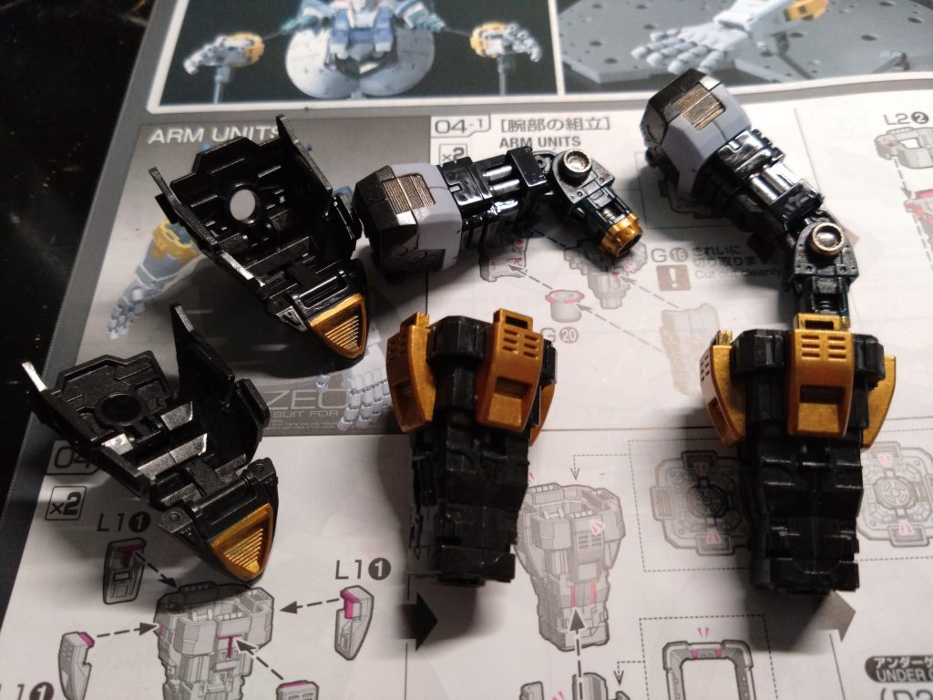 キリがなくなってきましたが頑張って塗り分けしてます。