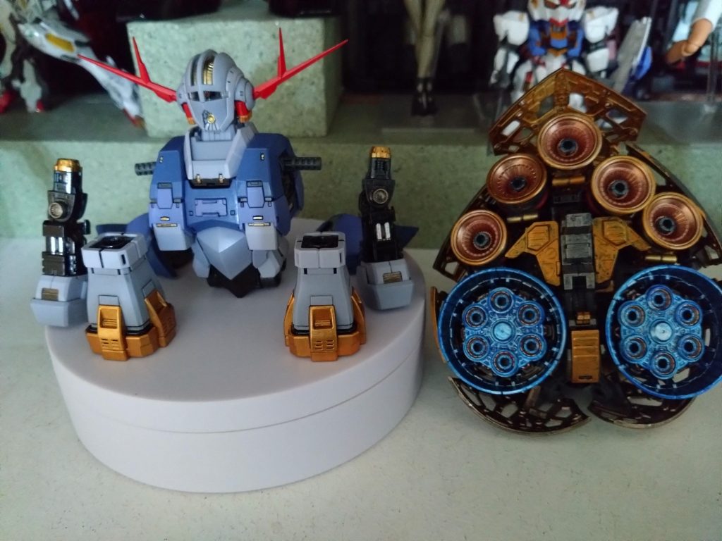 とりあえず着地出来る所を探して何とか。組んで全体を見たらまた気になってバラすの繰り返し。非効率なのはわかっているけど楽しくもあります。