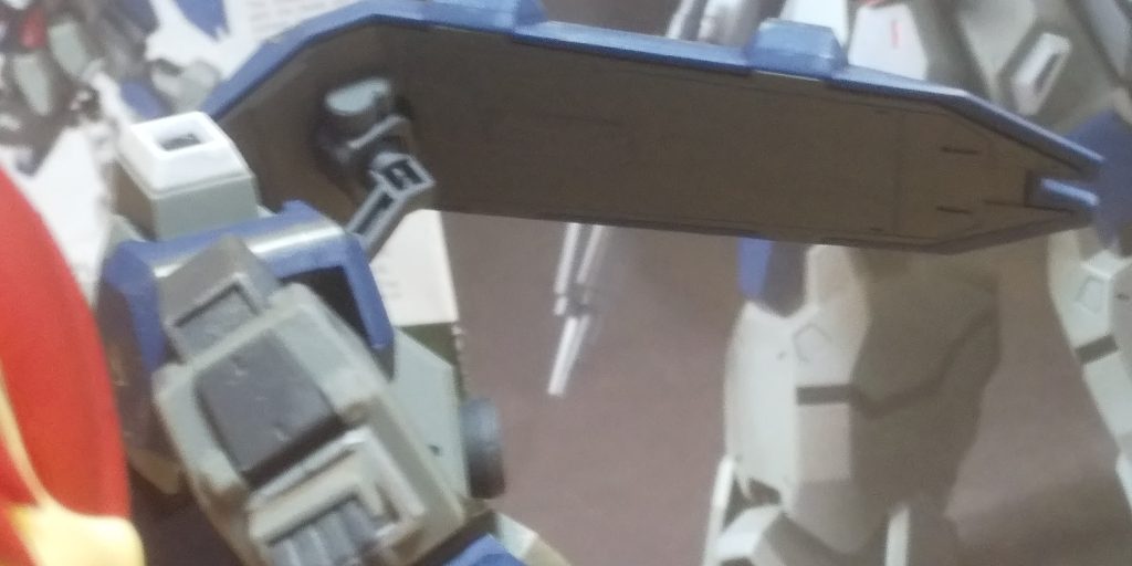 :シールドの裏面!リアル感が増した!
