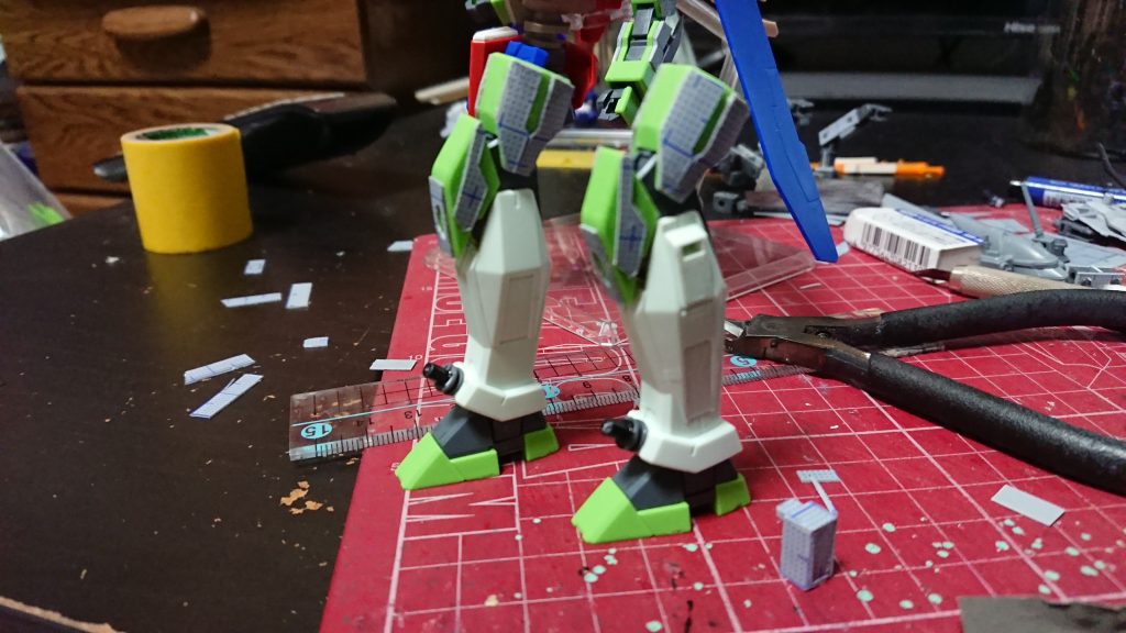 脚部制作中のものこちらもプラ板での工作になります