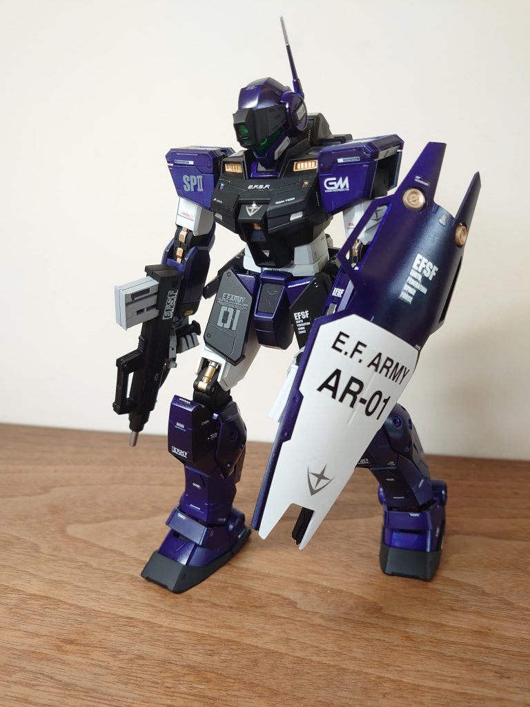 プルバップのマガジンを黒、白、グレーと3色作ってみましたが、グレーが一番似合ってました。