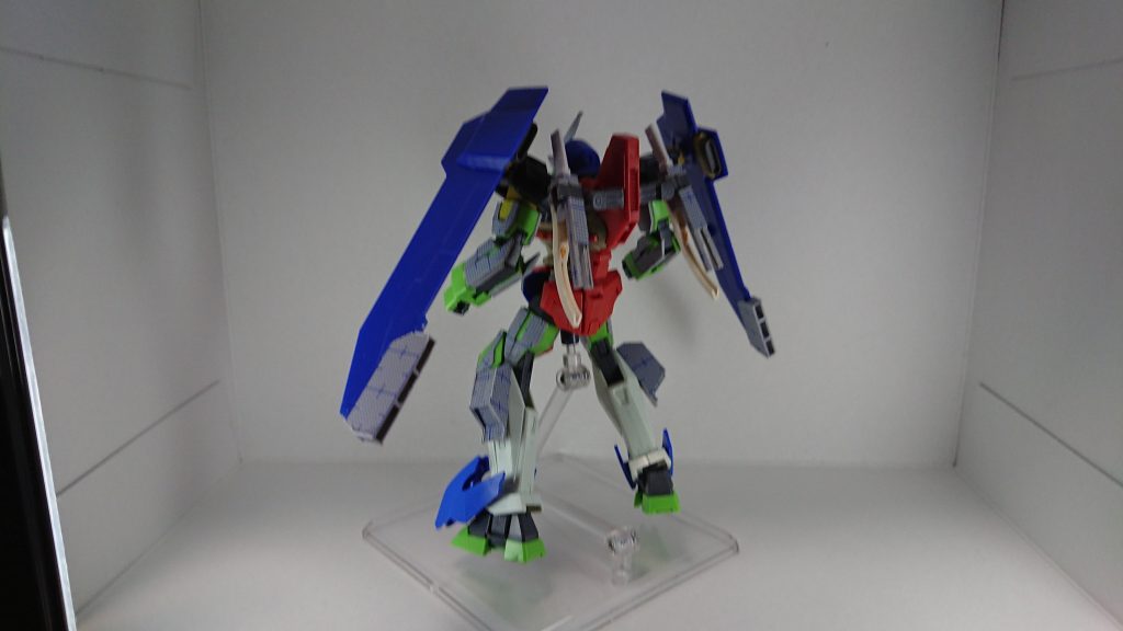 両側のウイングにプラ板でスラスターを追加