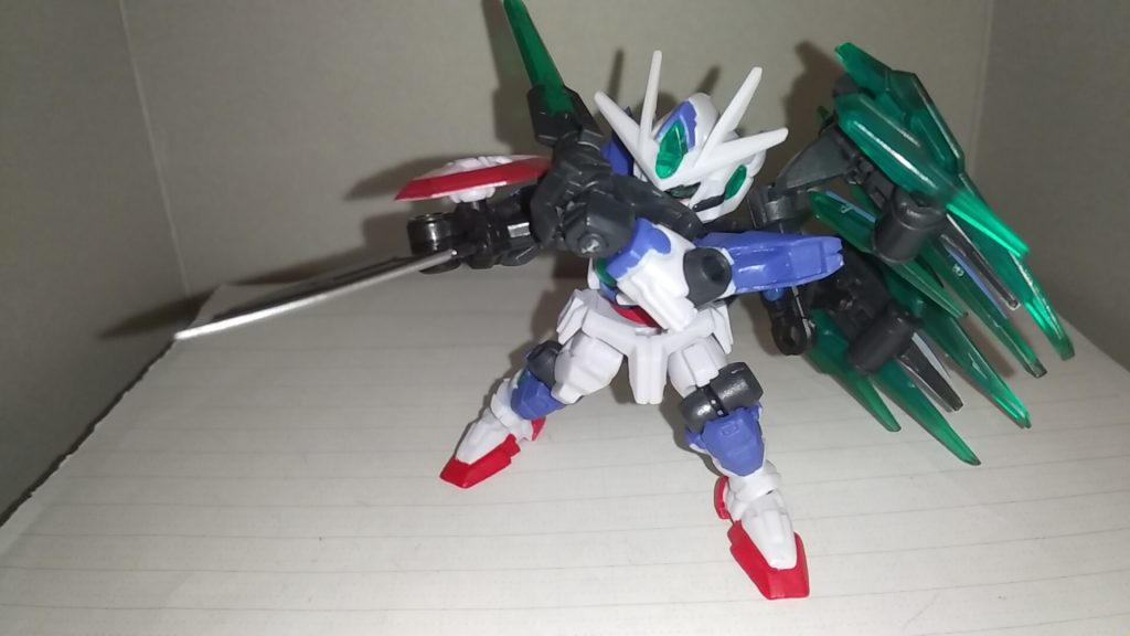 主武装は右にGNソードに左にGNソードVを装備し中近距離に対応双剣としても運用可能