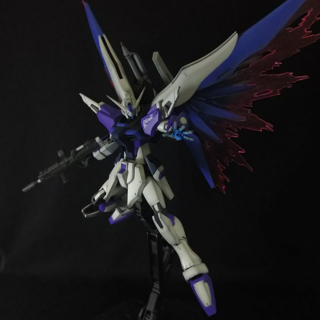 今回のモデルはグリグリ動かしてポージングできる機体だったので、写真撮影が大変でした。